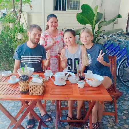 Sunshine Homestay Хойан Экстерьер фото