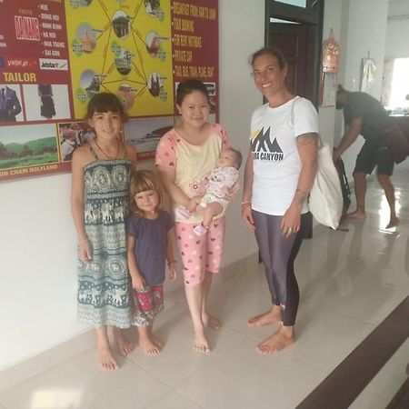 Sunshine Homestay Хойан Экстерьер фото