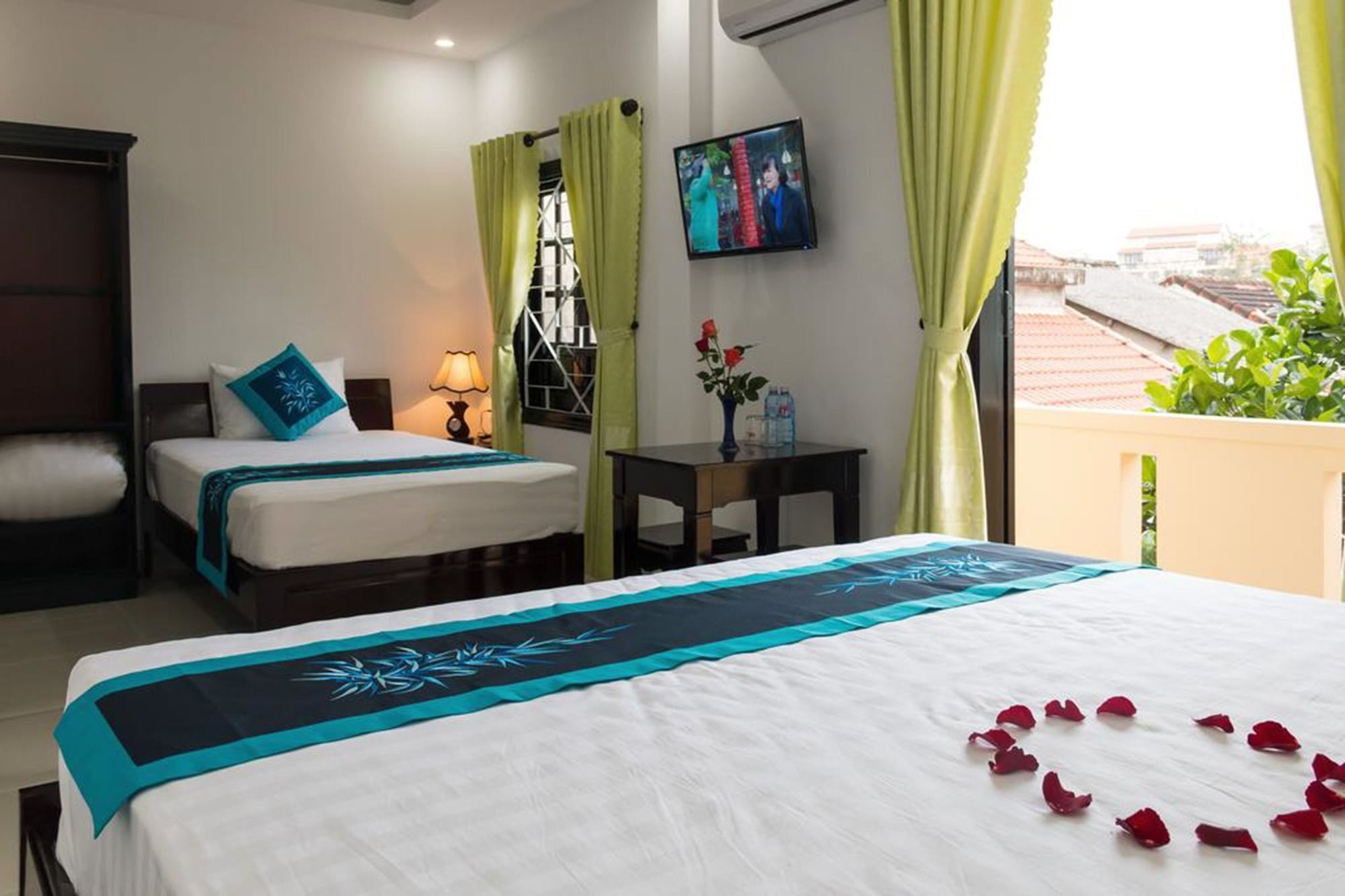 Sunshine Homestay Хойан Экстерьер фото