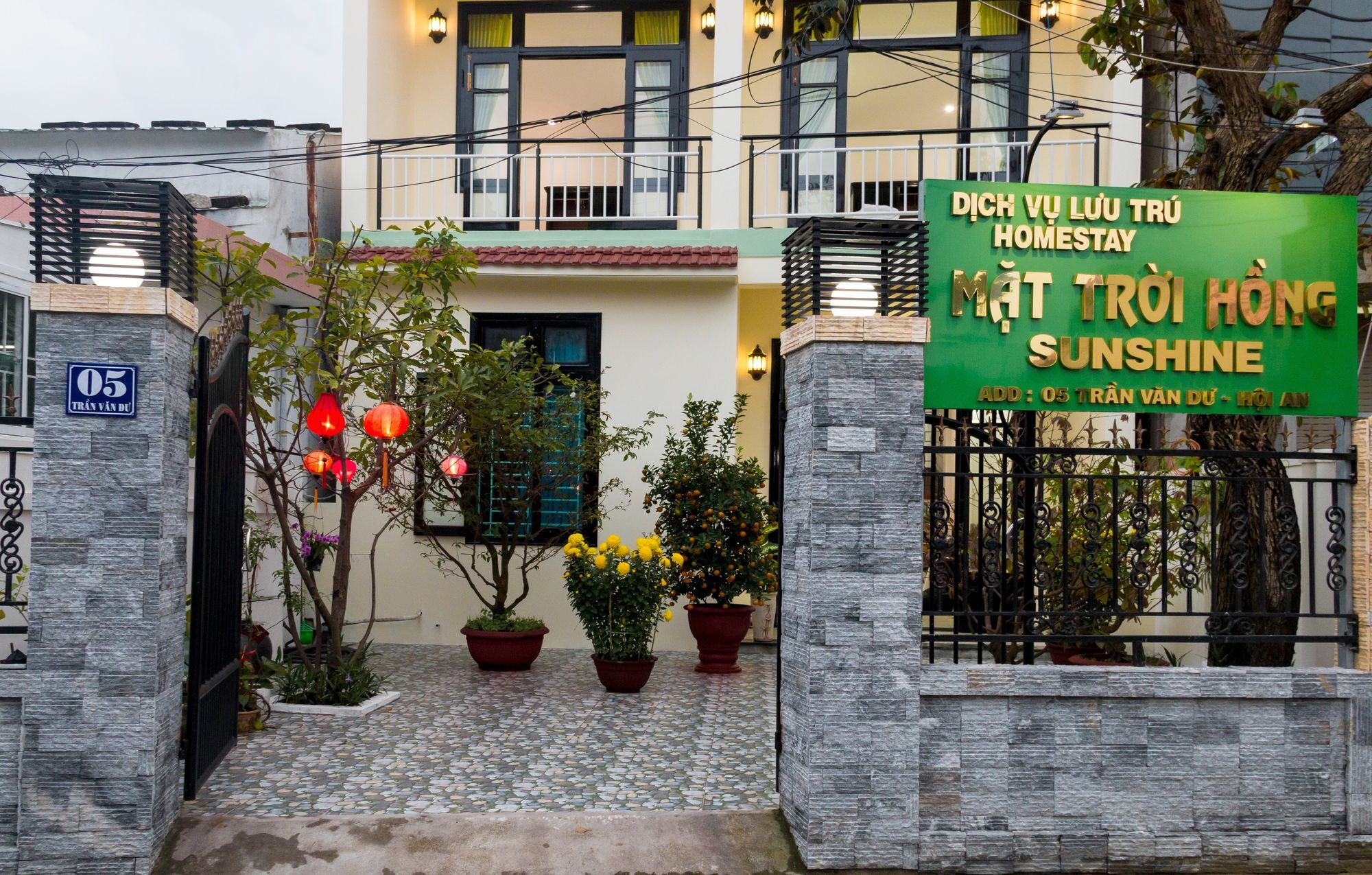 Sunshine Homestay Хойан Экстерьер фото