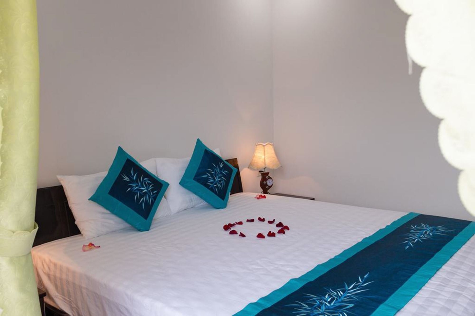 Sunshine Homestay Хойан Экстерьер фото