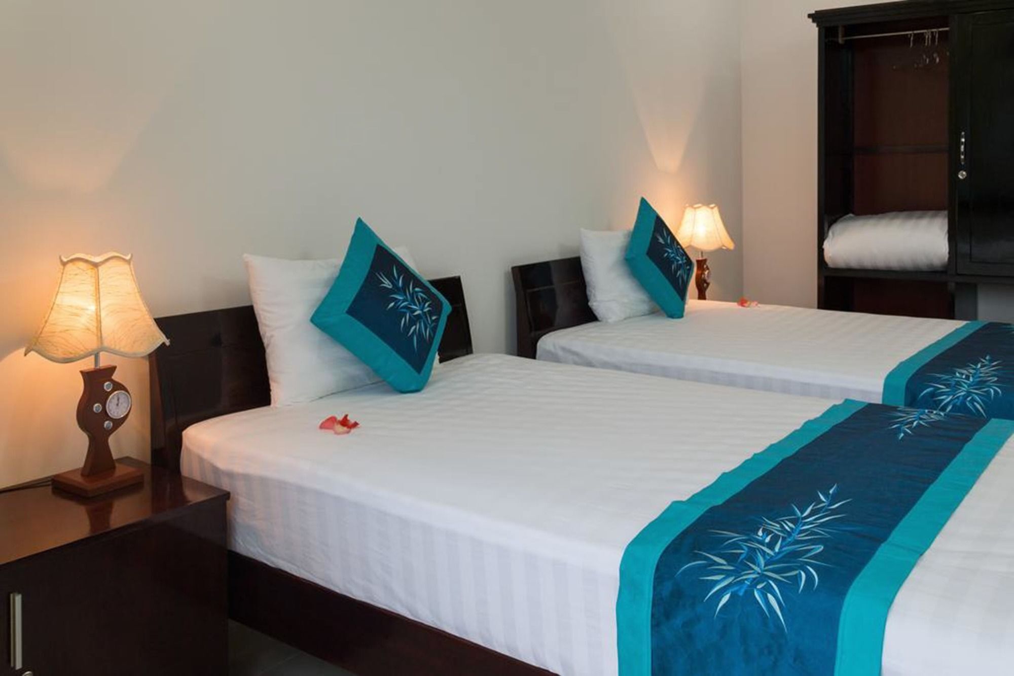 Sunshine Homestay Хойан Экстерьер фото